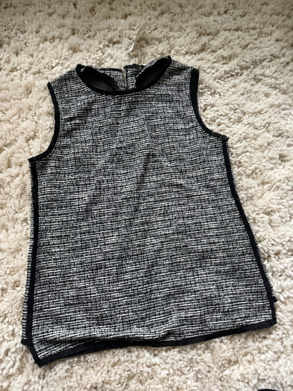 NWT Banana Republic Black and White Textured Sleeveless Shell sophisticated Top